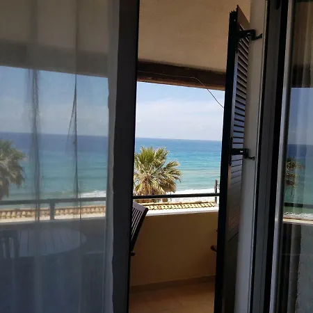 Two Floor Maisonette Aa2g 59 *